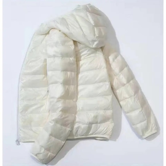 Light weight packable white down jacket with hood - Picture 2 of 5